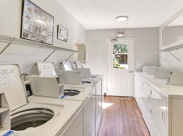 $1,595 / 2br - $300 OFF w TOUR! Additional Storage, Newly Remodeled, Shaded Courtyard (Milwaukie Heights)63895123402115121