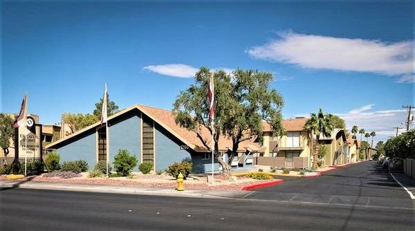$1,200 / 2br - 940ft2 - Instalaciones de lavandería, refrigerador, 2 habitaciones (1760 N. Decatur Blvd., Las Vegas, NV)63859500590465122