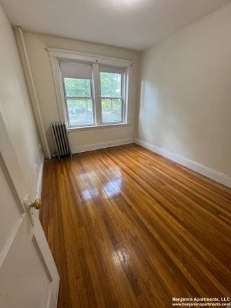 $2,295 / 2br - ▶NO FEE!!!1bed SPLIT STYL 1 bath. CATS FRIENDLY! HEAT, HOT WATER INCLD (Brighton)63810040051971121