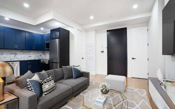 $5,000 / 2br - 🌇 Modern 2BR w/ Private Balcony 🌿 | Prime Williamsburg 🏡 | Near L & G (Brooklyn)63995824996226121