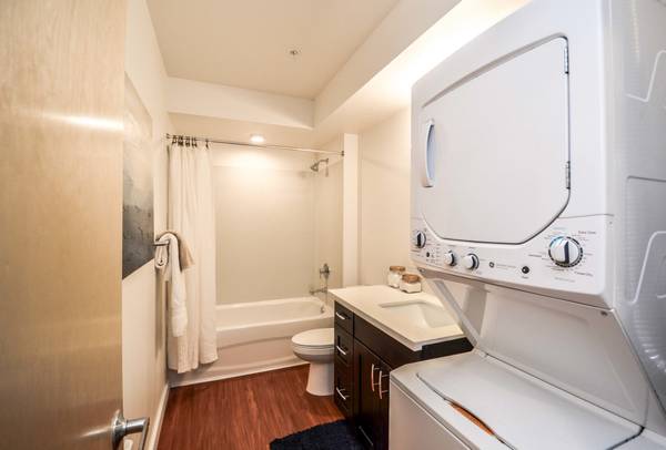 $1,799 / 1br - 550ft2 - Large 1 bedroom home with breakfast bar and large concrete Balcony (West Seattle)63874307738497120