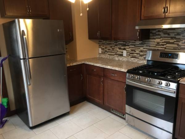 $1350.00 / 3br - 1000ft2 - Moeller64035577748482120