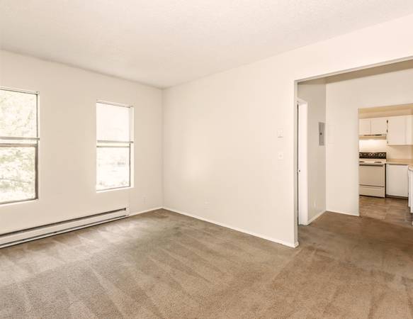 $1,099 / 1br - GET MOVING- READY NOW - Updated 1 Bedroom - On-Site Laundry Facility (Goose Hollow on 14th)63999314935171124
