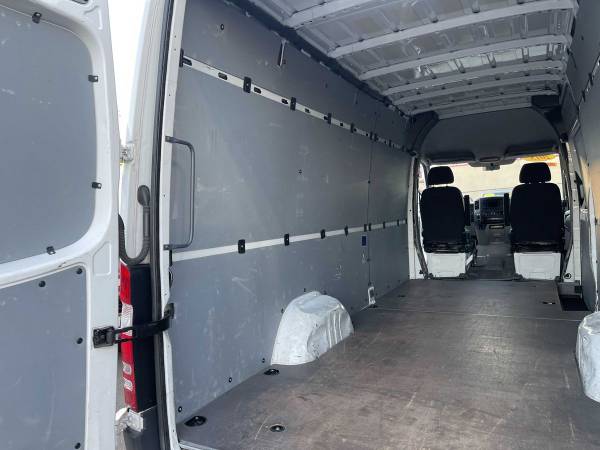 2015 Freightliner Sprinter 2500 - Photo 10