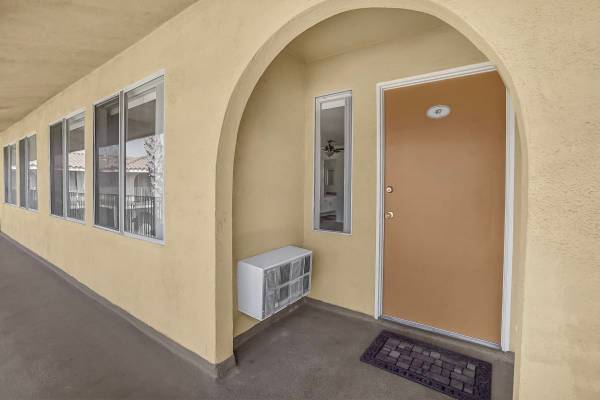 $2,030 / 1br - 700ft2 - 3 Courtyards with New BBQs, Large Closets, Dishwasher (13811 Shoemaker Ave, Norwalk, CA)63857624107649124