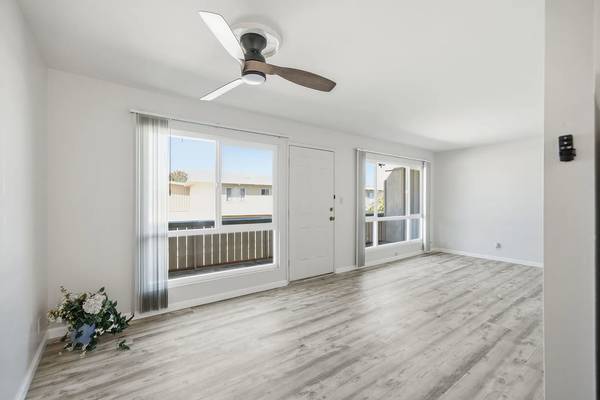 Gorgeous 2 Bedroom, 1 Block From the Beach and Shopping 1