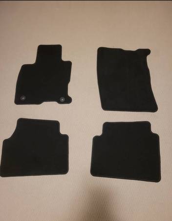 ✅ Brand New 4pc Carpeted Floor Mats for Ford Escape 1