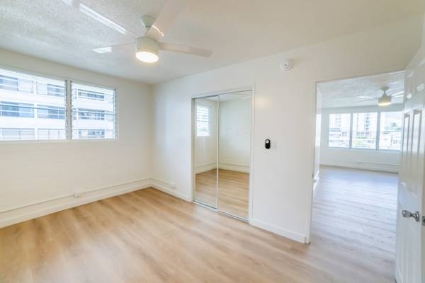 $2,295 / 2br - 650ft2 - 2br - 650ft2 - BEAUTIFULLY RENOVATED 2 BR IN TOWN!!! (2612 Kapiolani Blvd, Honolulu, HI)63686710428035120