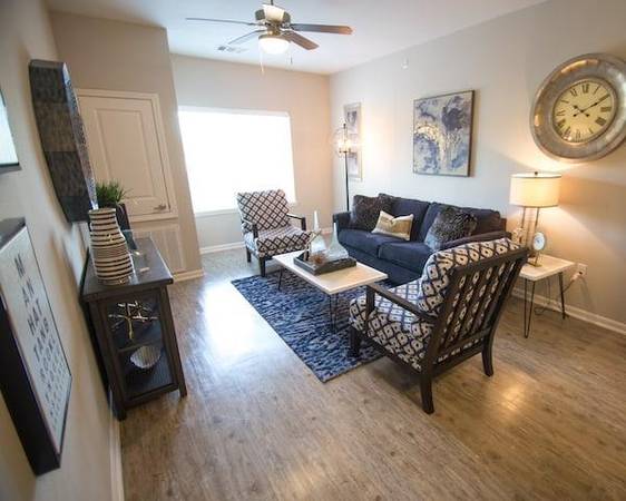 $1,332 / 2br - 1114ft2 - Centro de Tecnología Avanzada, Amplios Armarios Empotrados63796375444481123