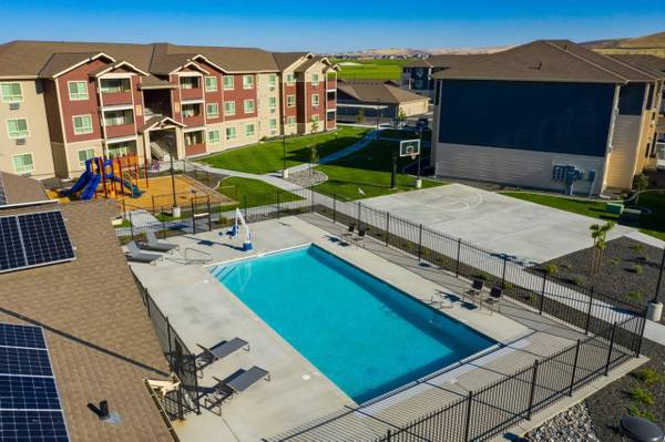 $1,717 / 4br - 1397ft2 - Covered Community Patio w/ BBQ, Cyber Cafe, 4 Bed (2555 Bella Coola Ln, Richland, WA)63862924208641124