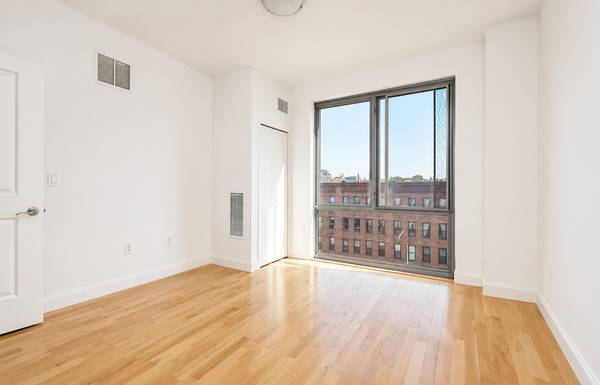 🔥🔑Spacious 2BR w/ Eat-In Kitchen & Private Balcony🔥🔑 1
