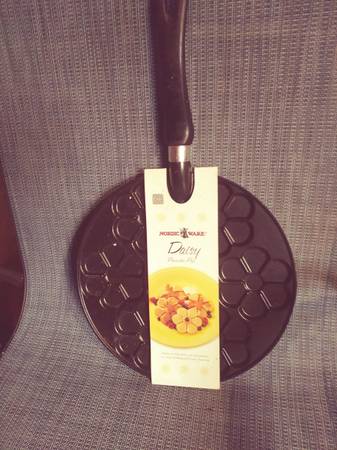 daisy pancake pan 1