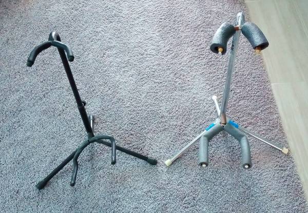 ✈ 4 Used Guitar Stands 1