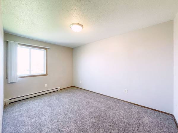 $835 / 2br - 800ft2 - Heat Paid, Great Location, Air Conditioning (505 Park Street, Minot, ND)63671822900737124