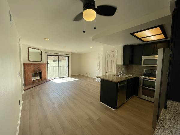 $3,350 / 2br - 1000ft2 - OPEN HOUSE - SUN, OCT 5TH, 12-4PM - TOP FLOOR 2B2B CONDO w 2 PARKING!! (Culver City/Palms)63952927201411120