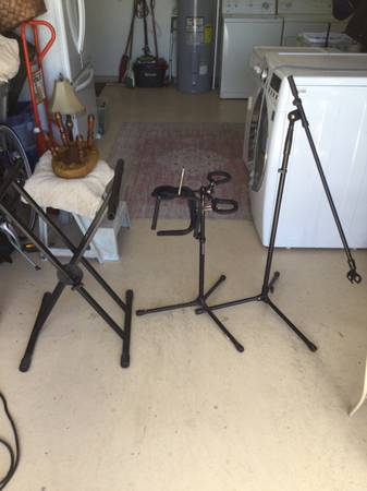 Mic stand new,keyboard stand and tri guitar stand 1