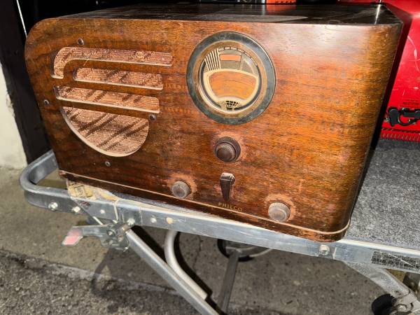 Vintage 1937 Philco Radio model 37-630 wood grain Great Depression tab 1