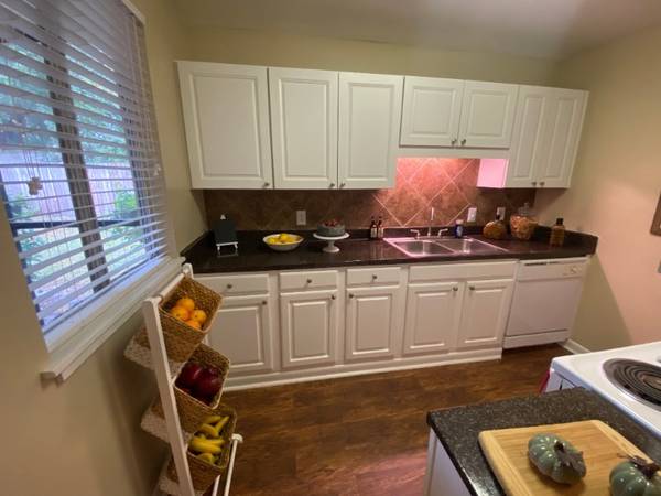 $1,239 / 2br - 1060ft2 - Your Next Chapter Starts Here – Great Apartments Available! (Minutes to grocery & essentials)64005273076995124