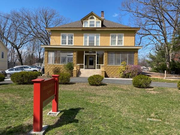 $850 / 250ft2 - UP TO 50% RENT SUBSIDY - OFFICE AND WELLNESS USE (Town of Herndon)64040195361537121