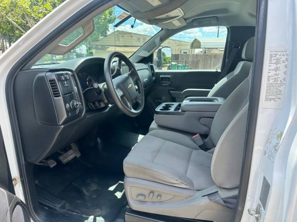2017 Chevrolet Silverado 3500HD Enclosed - Photo 11