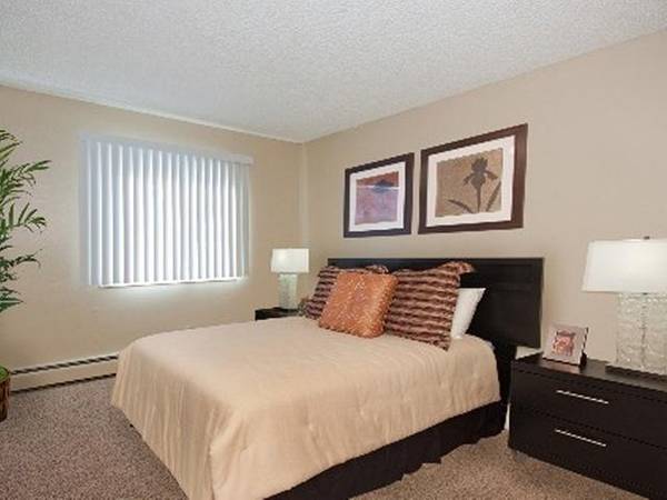 $1,147 / 2br - 650ft2 - Imagine yourself living here! (930 N. Murray Blvd.)63658246807041124