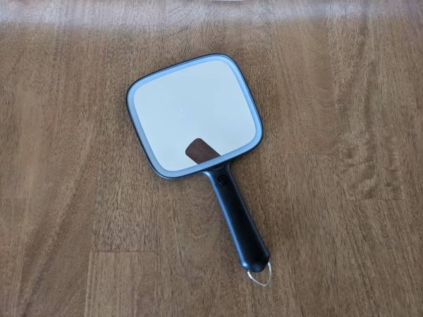 Lighted Hand Mirror for Beauty and Health Examination 1