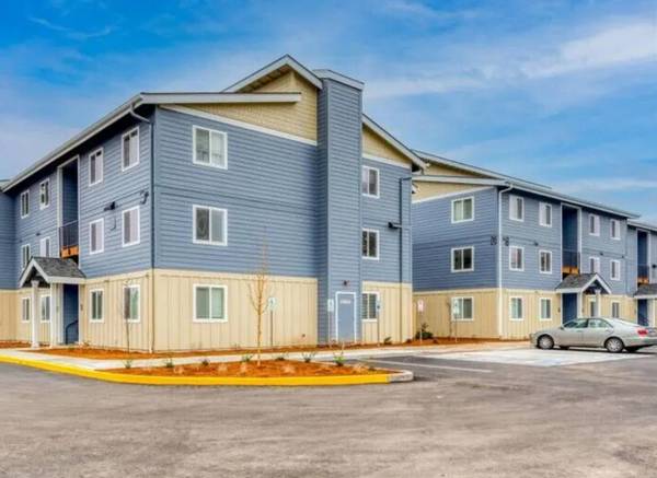 $1,350 / 1br - Washer & Dryer Available, Pet Friendly + 1 Bed 1 Bath with AC (Queen Ave in Santiam)63945101938179124