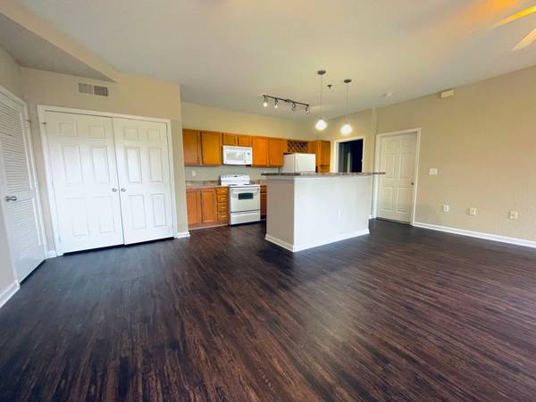 $1,349 / 1br - 847ft2 - 1 bedroom #301  1 Month Base Rent Free/Credited App and admin fees (Asheville)64029375447937120