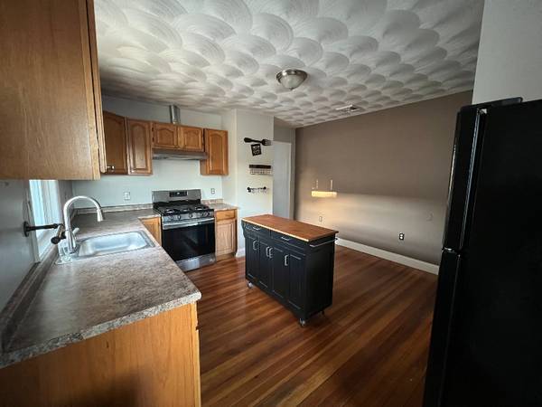$1900.00 / 2br - 1000ft2 - Charming 2 Bed, 1 Bath Unit in Pawtucket | $1950/mo64002828405250120