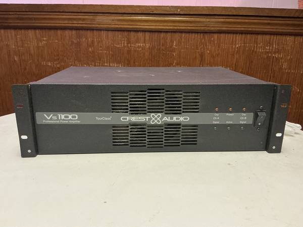 Crest VST1100 Power Amp 1