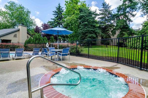 $1,809 / 2br - 992ft2 - Time is running out - limited specials available... Tour TODAY! (Tanasbourne)63831752812035124