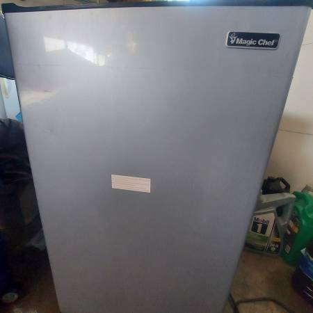 Magic Chef mini fridge 1
