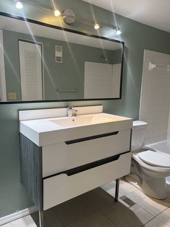$1,900 / 2br - FREE Locating service Tiled 2/2 free water CALL today (WEST PALM BEACH)64049277404417121