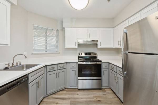 $1,850 / 1br - 750ft2 - Spa, Central Heating and Air, Keyless Access (100 Summerfield Dr, Vacaville, CA)64043836233602120