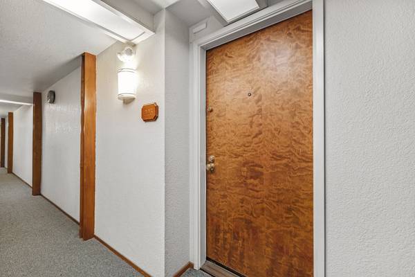 $2,000 / 1br - 708ft2 - Pacific Plaza Condo- Great Location- Gated parking (san leandro)63687440825473121