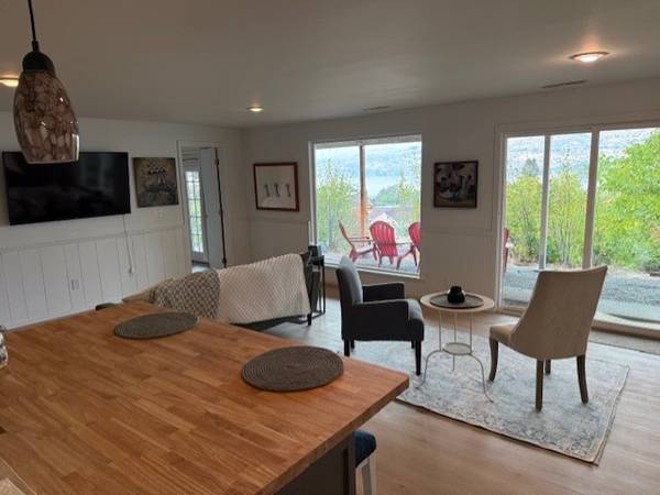 $1,495 / 1br - 1000ft2 - Lakeside Chelan 1BR/1BA – Lake Views, 5-min Walk to Lakeside Park! (Chelan)63808971205251121