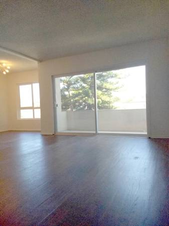 $3,250 / 1br - Amplio estilo de mediados de siglo con pisos de madera dura *Balcón privado (Miracle Mile)63871321525379123
