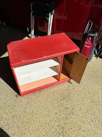 Cabinet 1