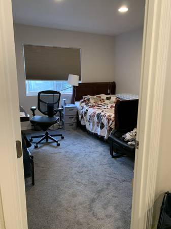 $2,400 / 4br - 1600ft2 - Top floor 1,600 soft. apartment for rent (Arctic and 70th.Ave)64014172724610124