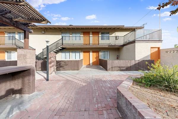 $1,170 / 2br - Mudece HOY!! Su nuebo Hogar!! PRIMER MES GRATIZ!!! ~*~*~*~**~* (Las Vegas)63907026055298124