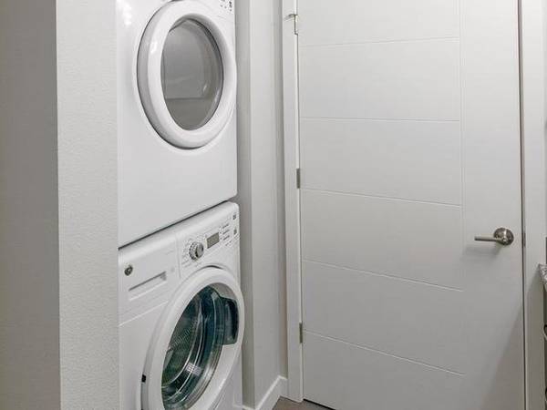 $1,441 / 534ft2 - Front loading, full size, high efficiency washer and dryer (4357 North Williams Ave., Portland, OR 97217)63672636842371122