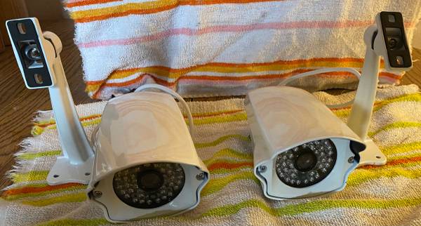 2 White Sony Sharp CCD/CCTV Video Surveilllance Cameras 3.6mm, 700 TVL 1