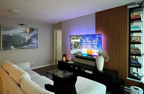 Downtown Fully Furnished 1 Bedroom + Den Apartment – All Included 1