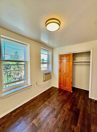 $1,500 / 2br - Bright 2BR Apartment At Flushing (Queens)63995969905283124
