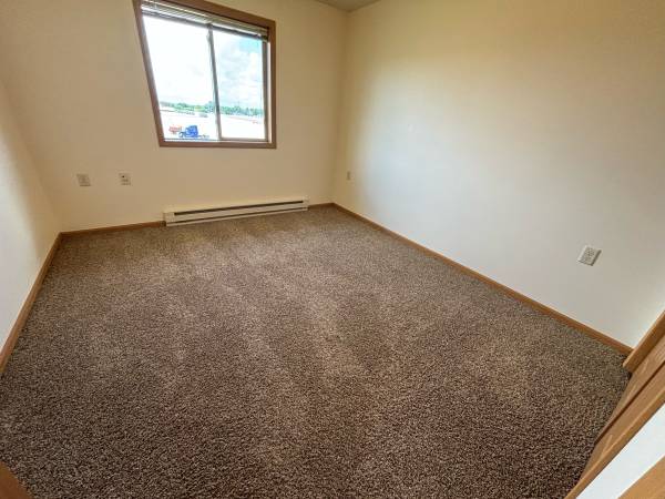 $975 / 2br - 800ft2 - 📍2BR/1BA Upper-Level Apartment w/ Balcony – $975/mo | Chippewa Falls (Chippewa Falls, WI)63845959315715123