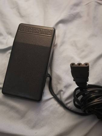 sewing machine foot pedal/controller 1