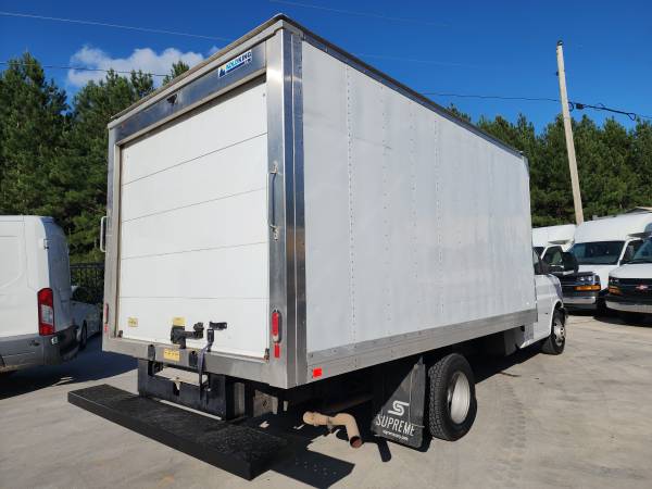 Camión refrigerado 2019 Chevrolet Express 3500 Reefer con caja Thermo King - $35,900 (Peachland)63613472960385124