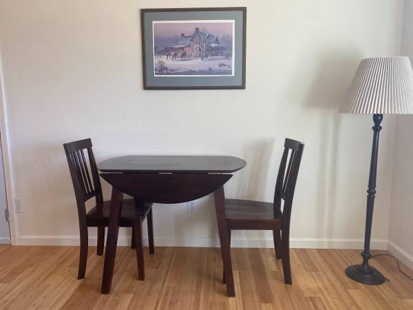$1,950 / 1br - 560ft2 - Fully furnished 1 Bedroom guest house all utilities/internet included (MOUNT SHASTA)63678184712193123