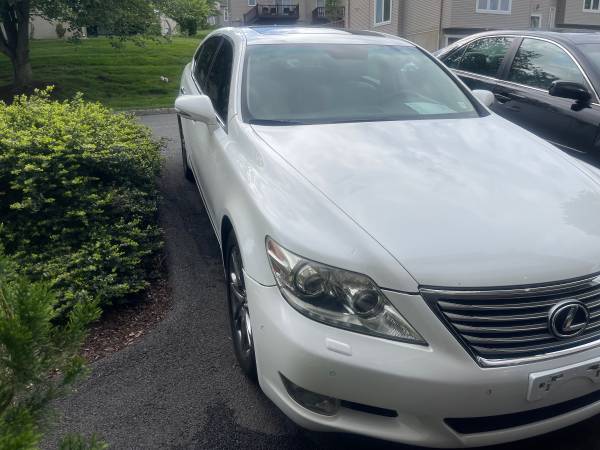 2011 LEXUS LS460 PREMIUM. AWD. CUERO. TECHO SOLAR. NAVEGACIÓN. CÁMARA. EXCELENTE - $6,700 (Yonkers)63441299930497123