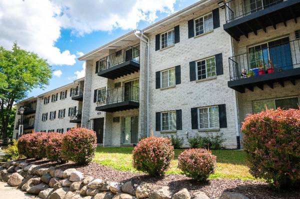 Remarkable 💸 Value! Unbeatable 📍 Location! Apply 📱 today! 1